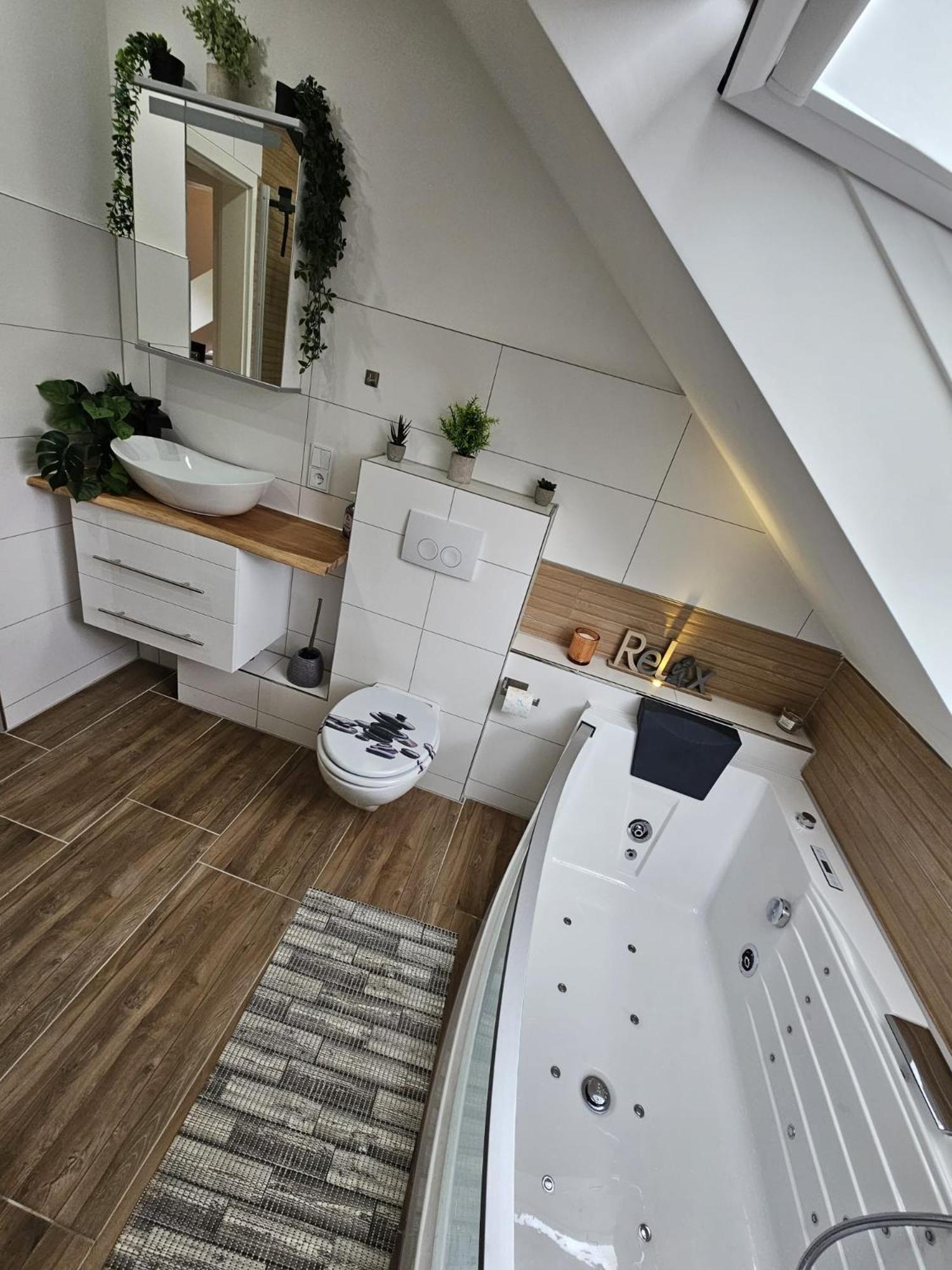Tautraum Suite Mit Whirlpool Und Gruenem Ausblick Вилхелмсхафен Екстериор снимка