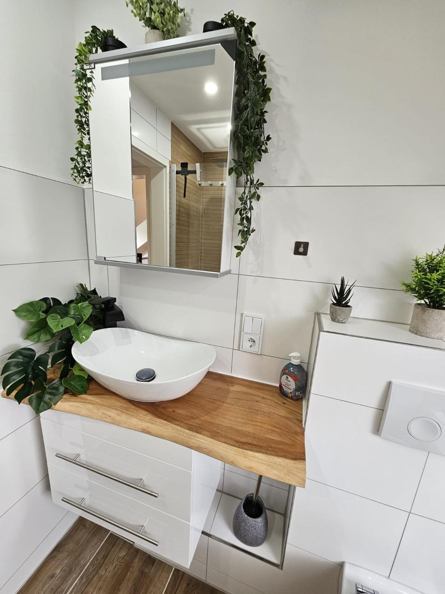 Tautraum Suite Mit Whirlpool Und Gruenem Ausblick Вилхелмсхафен Екстериор снимка